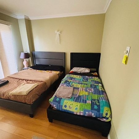 Room With Private Patio Next To Toronto Airport Mississauga Exterior foto