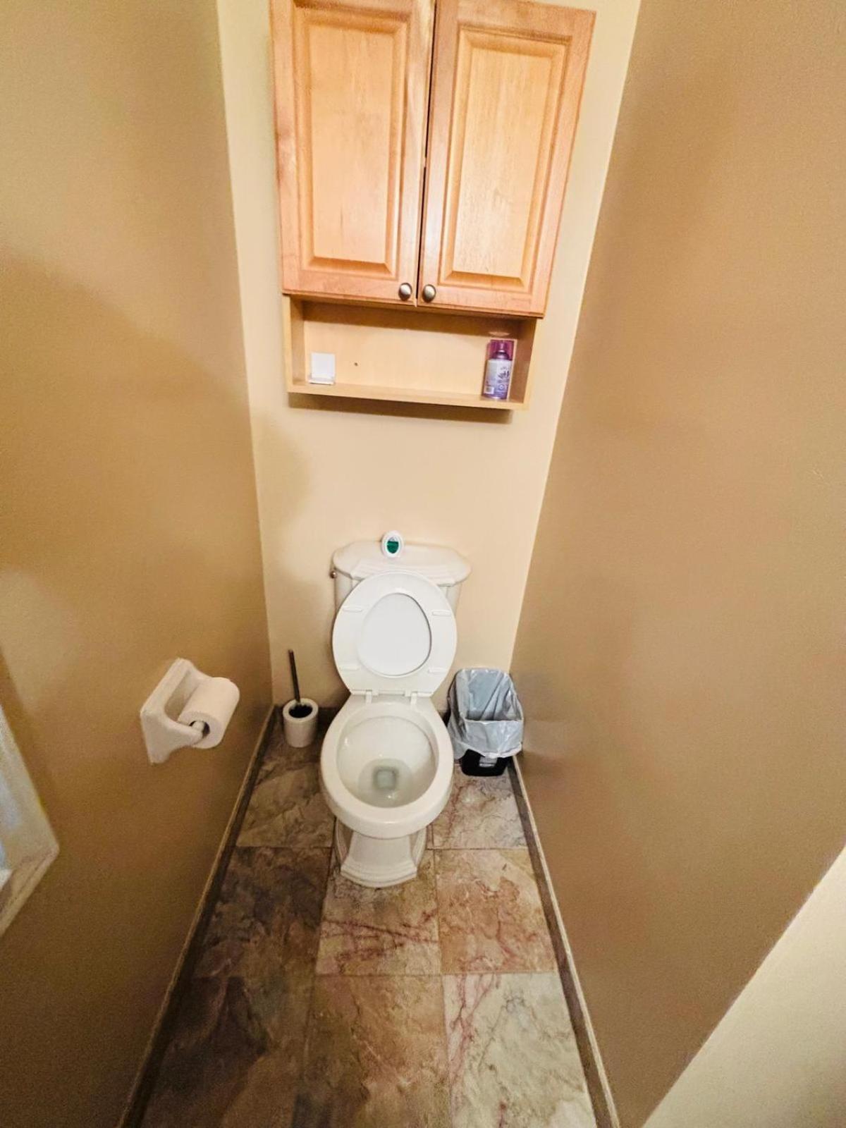 Room With Private Patio Next To Toronto Airport Mississauga Exterior foto