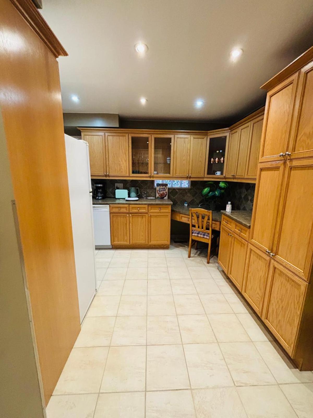 Room With Private Patio Next To Toronto Airport Mississauga Exterior foto